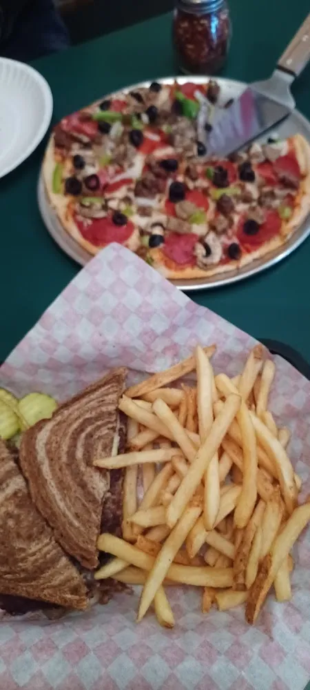 Patty Melt and Pizza