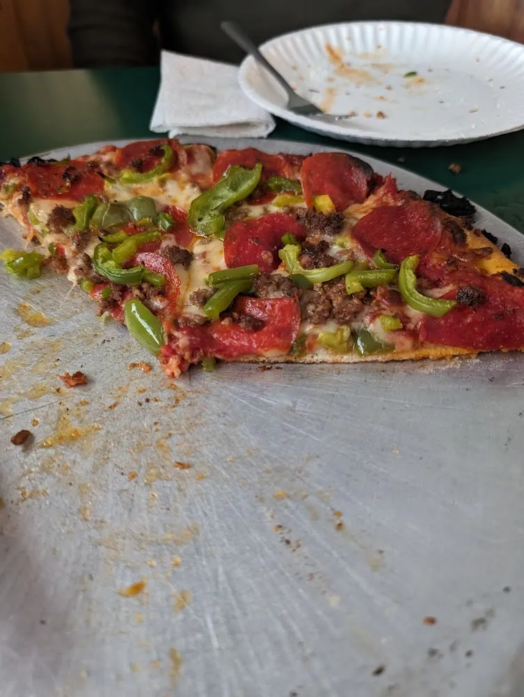 Pizza with Pepperoni Ground Beef and Green Peppers